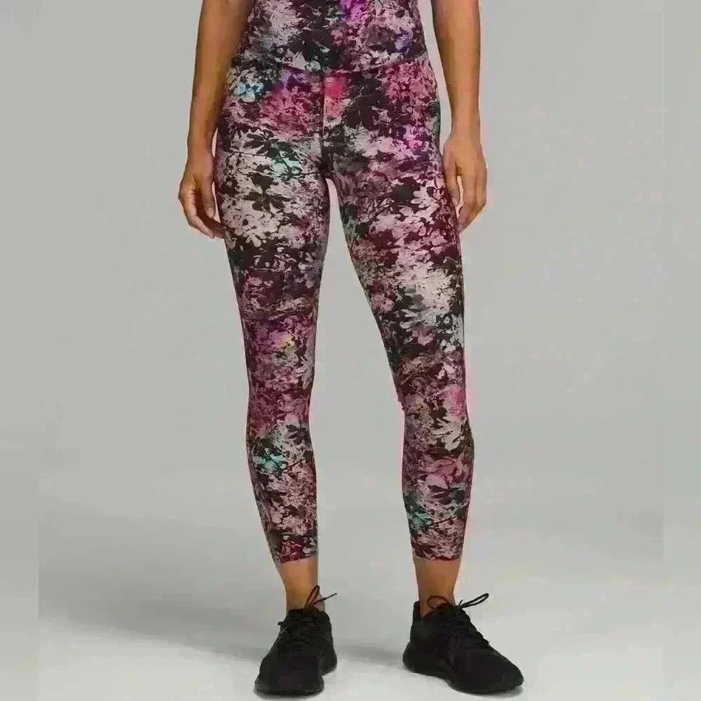 Lululemon Base Pace High-Rise Tight 25" Size 12
Stencil Blossom Red Multi